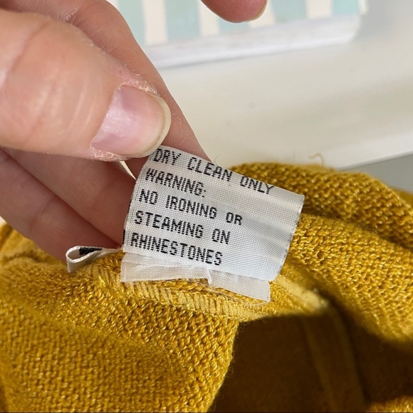 Vintage Mustard Yellow Pointed Hem Midi Knit Skirt - Picture 7 of 7